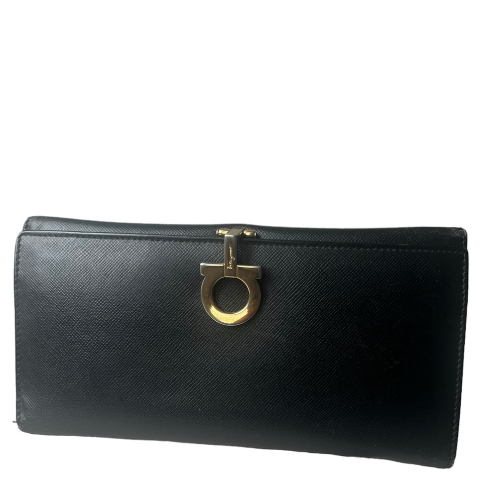 EUC Salvatore Ferragamo wallet